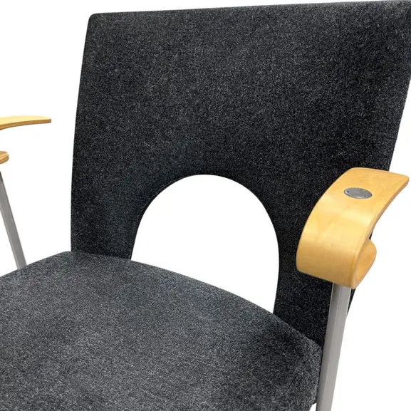 Konferensstol Kinnarps Yin SvartGråBjörk (3)