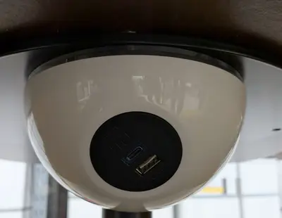 Telefonbås Pod Martela Framery Q Meeting Maggie Svart (7)