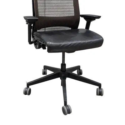 Kontorsstol Steelcase Think SvartBrun