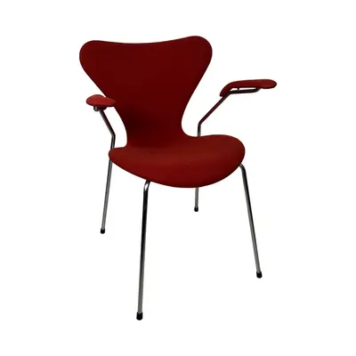 Karmstol Fritz Hansen 3207 Sjuan Röd