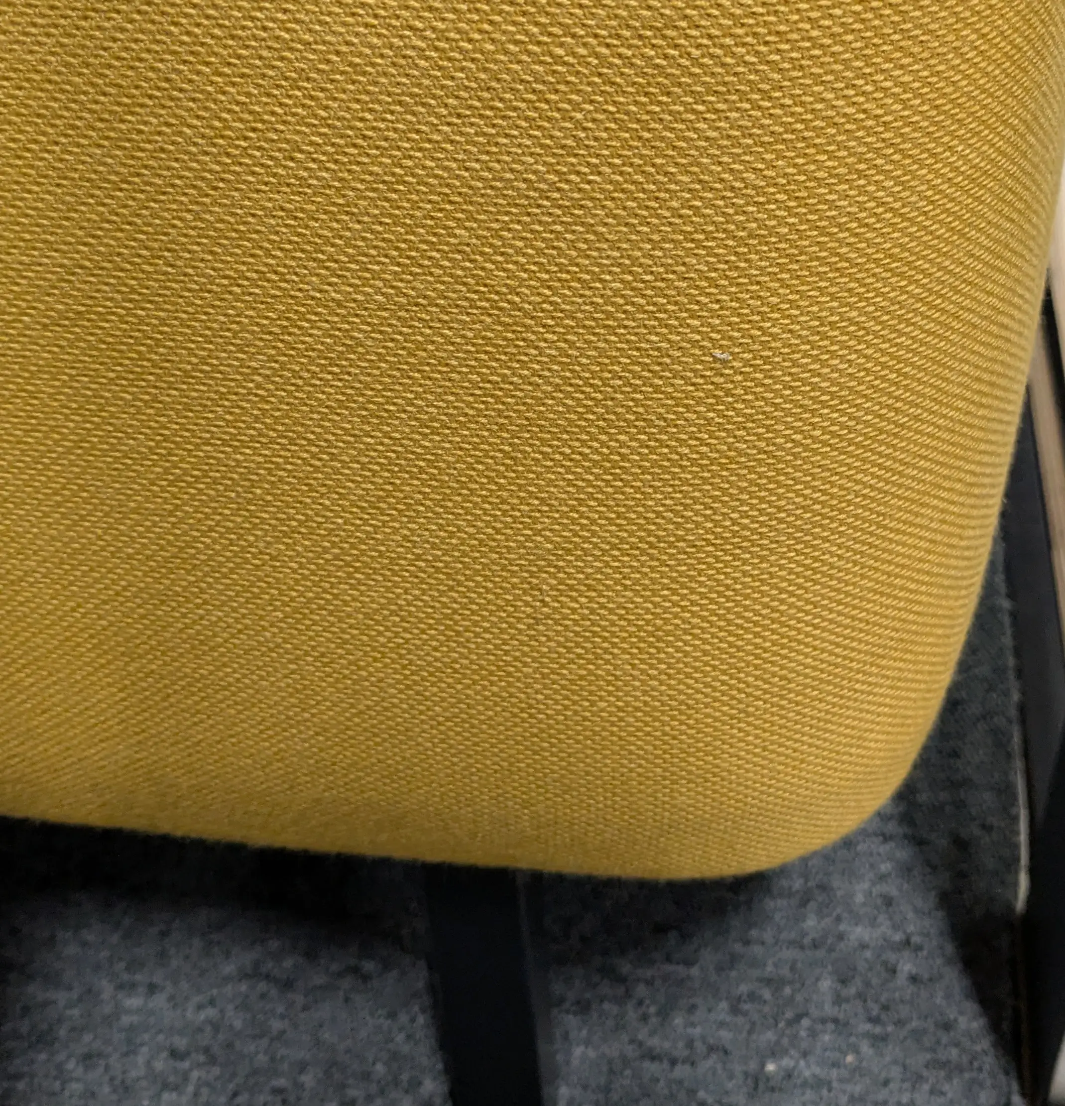 Telefonbås Pod Martela Framery Q Meeting Maggie Svart (15)