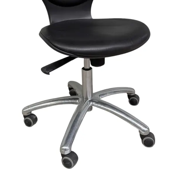 Konferensstol Akaba Gorka SvartSkinn (1)