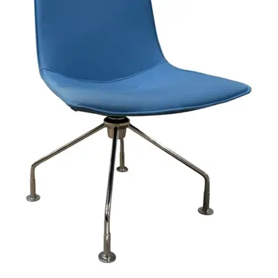 Konferensstol Lammhults Comet LjusblåKrom