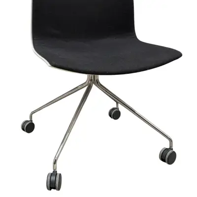 Konferensstol Arper Catifa 46 VitSvartKrom (1)