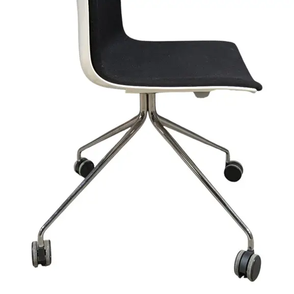 Konferensstol Arper Catifa 46 VitSvartKrom (3)