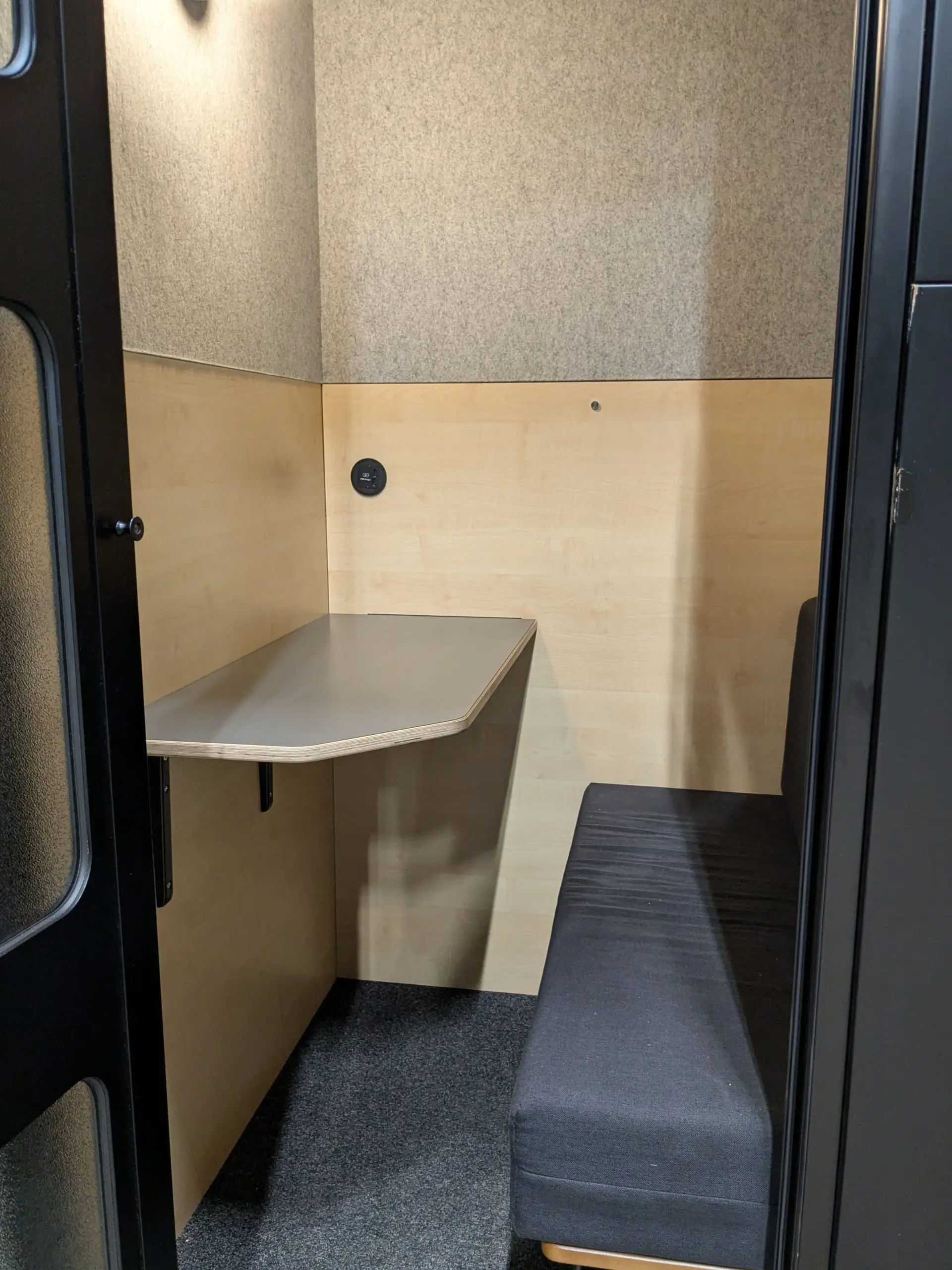 Telefonbås Pod Weeork + Studibris SvartGråTrä (4)