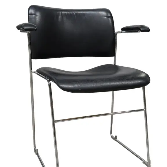 Stol Howe 404 SvartSkinnKrom