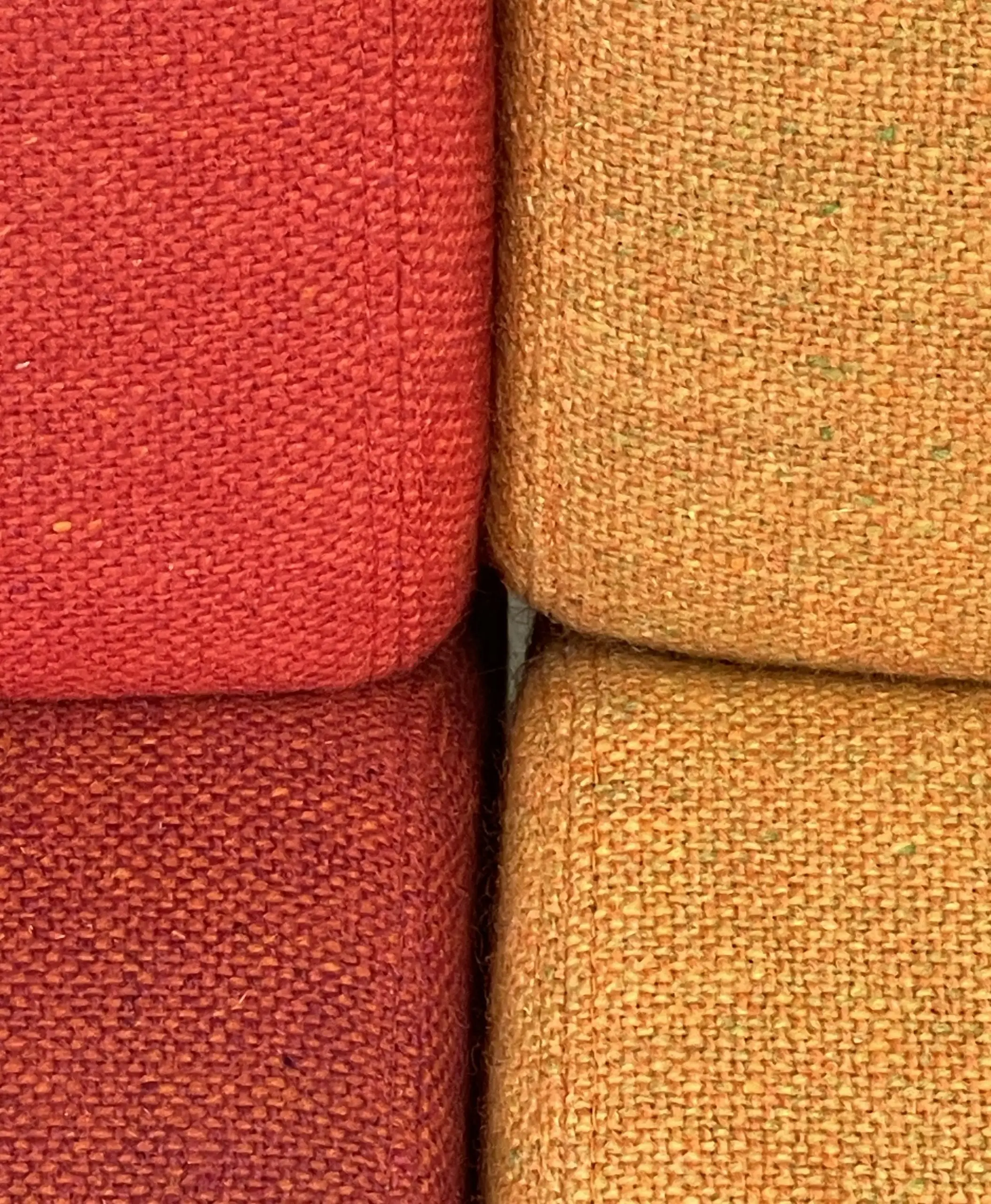 Soffa Lammhults Addit 2-sits RödVinrödOrange (2)