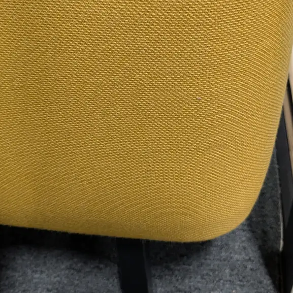 Telefonbås Pod Martela Framery Q Meeting Maggie Svart (15)