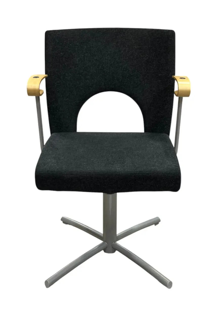 Konferensstol Kinnarps Yin SvartGråBjörk (1)