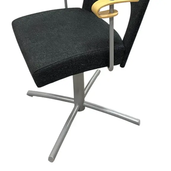 Konferensstol Kinnarps Yin SvartGråBjörk (2)