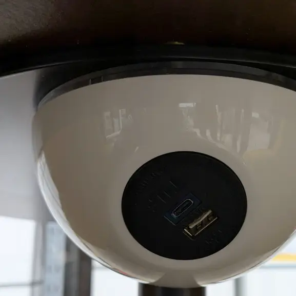 Telefonbås Pod Martela Framery Q Meeting Maggie Svart (7)