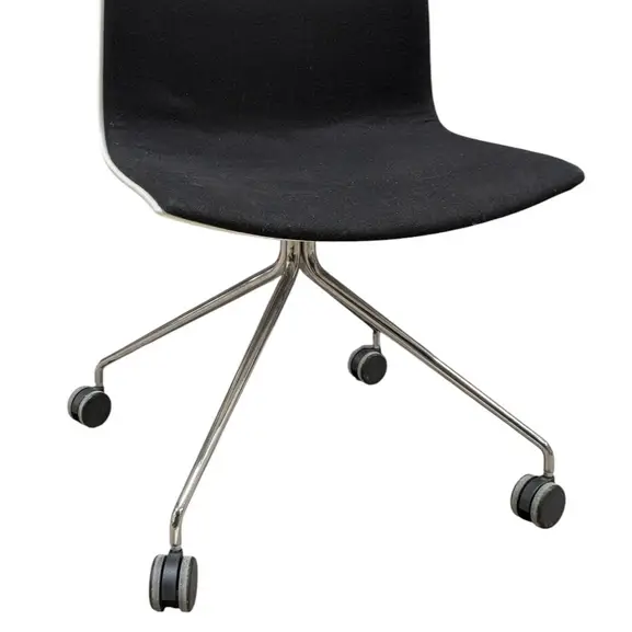 Konferensstol Arper Catifa 46 VitSvartKrom (1)