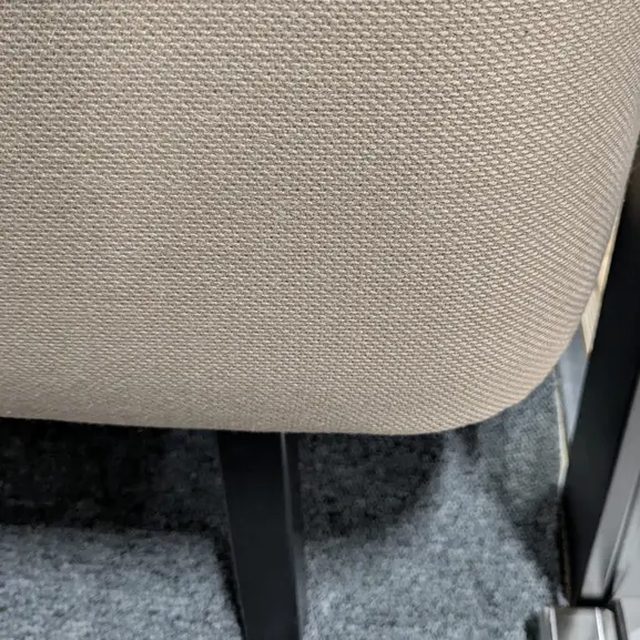 Telefonbås Pod Martela Framery Q Meeting Maggie Svart (3)