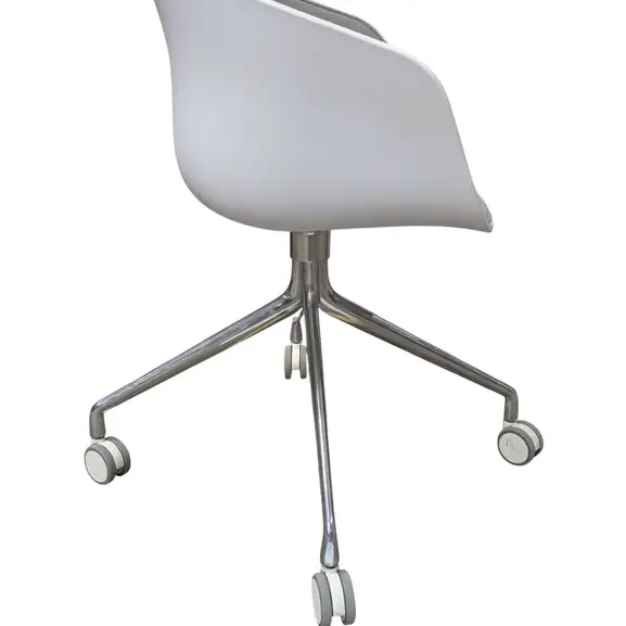 Konferensstol AAC24 Front Upholstery LjusgråVitKrom (2)